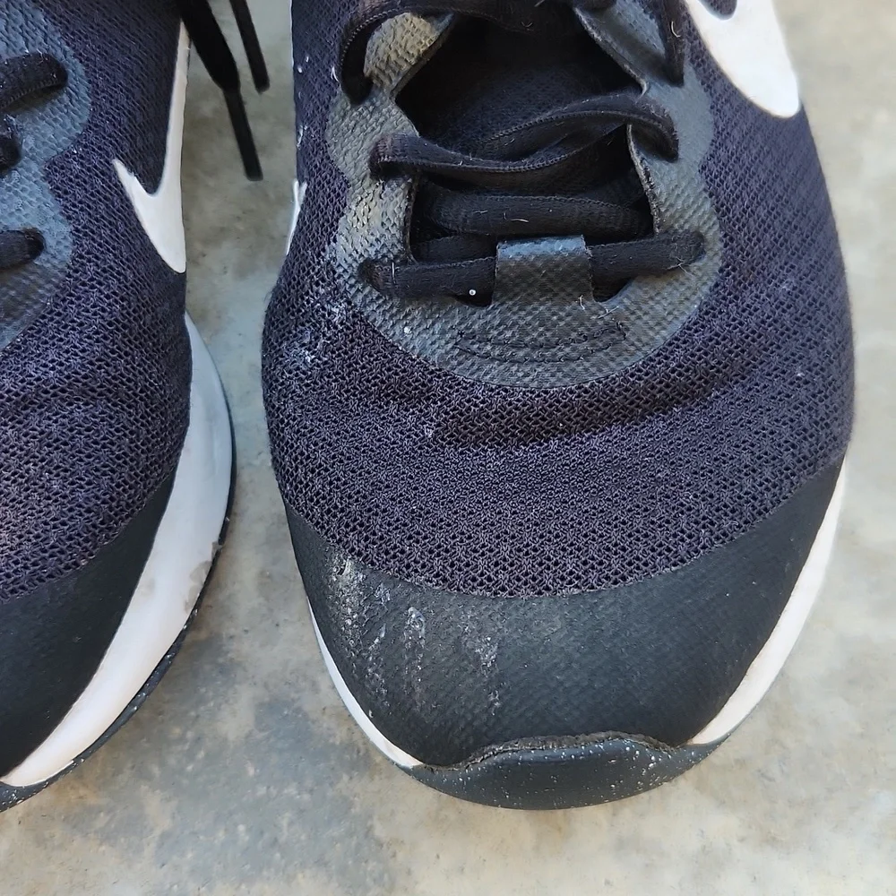 Nike black sneakers